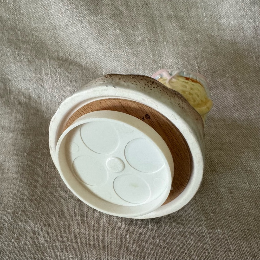 vintage 70s Schmid Hunca Munca Beatrix Potter music box - Picture 6 of 8